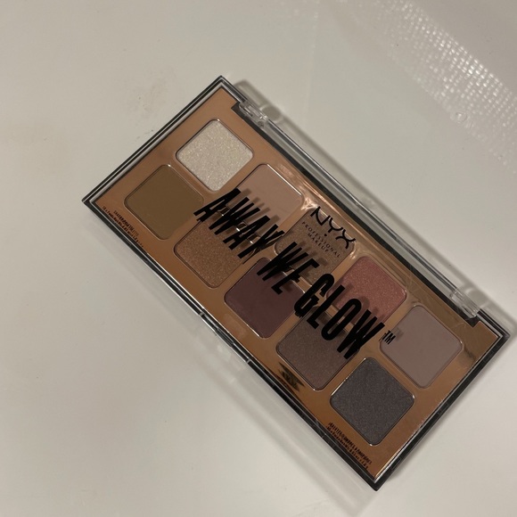NYX ~ Away We Glow Shadow Palette - Picture 1 of 3